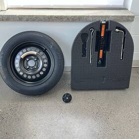 Nissan 849755rl0a-d1 2018-20 Kicks Jack Kit With Holder And Spare Tire 15 Inch Oem 849755rl0ad1