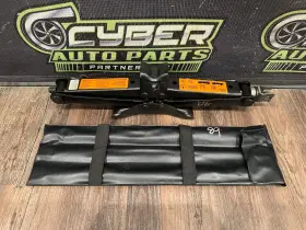 99550zq02a Nissan 2016 Titan / Xd Spare Tire Jack And Tool Kit Oem