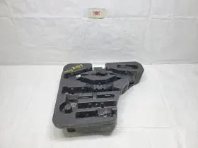 13520482 Oem 20-25 Buick Encore Gx Emergency Spare Tire Jack Lift With Tools And Box