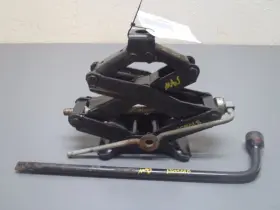 564.ch3f92 Plymouth Jack And Tool Kit Assembly Fits 1992 Sundance 50238