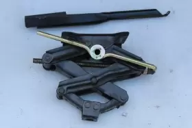 564.ch3o94 Plymouth 1989 1990 1991 1992 1993 1994 1995 Acclaim Spare Tire Jack
