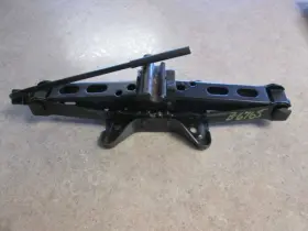 564.gm2g98 Pontiac 1998 Sunfire Jack Only 356765