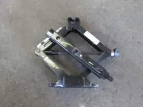 564.gm2h10 Pontiac G6 2010 Jack 349751