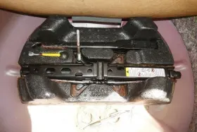 564.gm2r08 Pontiac Jack Fits 2008 Grand Prix 2002623