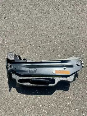 95872110100 Porsche 2011-2018 Cayenne - Jack With Housing Set 7p0011031a Plus 7l0880321a