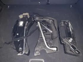 95872121101 Porsche 2016 Cayenne Jack And Lug Wrench With Tool Kit Foam Trays
