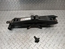 564.ch8m18 Ram 11-23 1500 Jack And Tools Kit Oem
