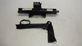 564.gm7a07 Saturn Jack And Tool Kit Fits 07-10 Outlook 670840