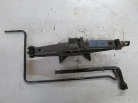 564.su1o04 Subaru Jack With Tools Fits 2004 Legacy 344869