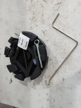 564.su1o19 Subaru 2017-2023 Impreza Scissor Jack Kit With Tools 17 18 19 20 21 22 23 Oem
