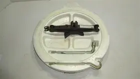 564.sz1c99 Suzuki Jack And Tool Kit With Tray Fits 1999 Esteem Station Wgn 615842