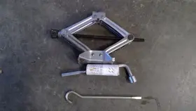 564.sz1g13 Suzuki Jack And Tools Factory Kit Fits Sx4 07 08 09 10 11 12 13