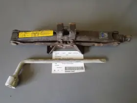 09111-0w020 Toyota Jack Assembly With Lug Wrench Fits 1998-2002 Corolla 31365