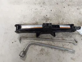 0911147051 Toyota 2019-2022 C-hr Scissor Jack With Tools Kit Set Assembly Oem