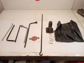 564.to1292 Toyota Jack And Tools From 1992 4 Runner 10946937