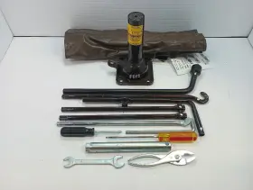564.to1302 Toyota 1998-2007 Landcruiser Spare Tire Jack With Tools 12577219 564.to1302 Toyota 1998-2007 Landcruiser Spare Tire Jack With Tools 12577219