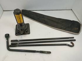 Toyota 564.to1813 2005-24 Tacoma Spare Tire Jack With Tools 11908456