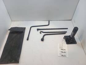 Toyota 564.to1898 Bottle Jack And Tools From 1998 Tacoma 12400990