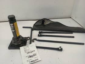 Toyota 564.to1900 2000 Tundra Spare Tire Jack With Tools 12183395