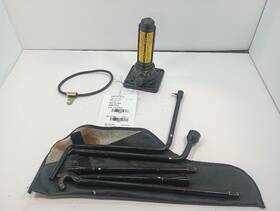 Toyota 564.to1903 2000-06 Tundra Spare Tire Jack With Tools 12634662
