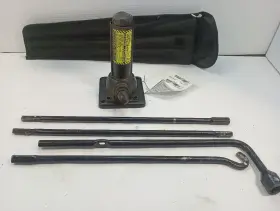 564.to1909 Toyota 2007-21 Tundra Spare Tire Jack With Tools 12787387 564.to1909 Toyota 2007-21 Tundra Spare Tire Jack With Tools 12787387