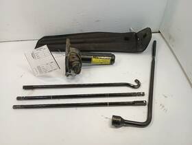 Toyota 564.to1910 2007-21 Tundra Spare Tire Jack With Tools 11866004