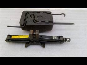 Toyota 564.to1b03 Jack And Tools Factory Kit Fits Corolla 2003 390774