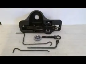 564.to1c05 Toyota Jack And Tools Factory Kit Fits Prius 2004-2009