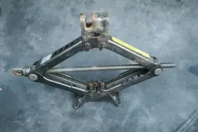 564.to1h05 Toyota Jack Fits 2005 Camry 1814417