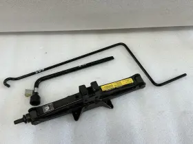 564.to1o01 Toyota 2000 2001 2002 2003 2004 Avalon Spare Tire Jack With Handle And Wrench