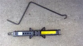 564.to1p10 Toyota Venza 2010 Jack 303821