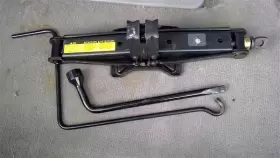 564.to1q10 Toyota Sienna 2010 Jack