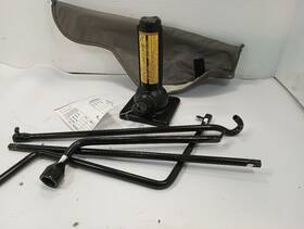 Toyota 564.to1s05 2005 Sequoia Spare Tire Jack With Tools 12128602