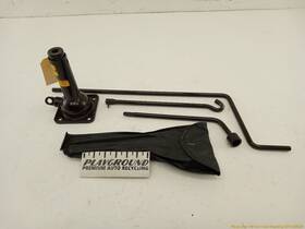 Toyota 695.to1598 4runner Emergency Vehicle Spare Tire Bottle Jack And Tool Kit Fit 1996-2002