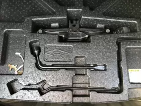 802078emergency Toyota 695.to1o16 Avalon 2016 Tools Roadside Toolkit Jack And Lugwrench