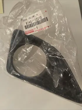 81481-12090 Toyota Cover Fog Lamp Rh