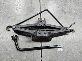 Toyota 911106151 2012 - 2017 Camry Jack And Tool Kit Complete As Pictured Oem