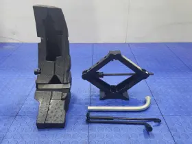 5q0011031g Volkswagen 2015-2019 Golf Spare Tire Tools Jack Kit Assembly With Tray Oem