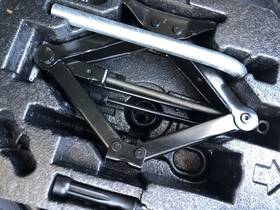 Volkswagen 695.vw1h19 2019 Jetta Emergency Roadside Tools Toolkit Jack Lugwrench 909929