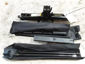7b0011031b Volkswagen 2009-2014 Routan Scissor Jack With Tools Kit Set Assembly