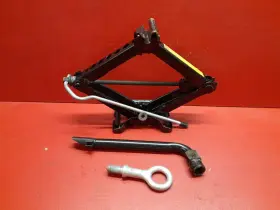 1x4a-17032-ac Volvo 2004 - 2013 V50 C30 S40 C70 Emergency Spare Tire Lift Jack With Lug Wrench