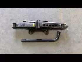 564.vo1n12 Volvo Jack And Tools Factory Kit Fits S60 2012