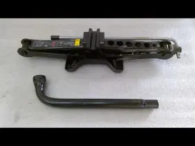 564.vo1n13 Volvo Jack And Tools Factory Kit Fits S60 2013 415434