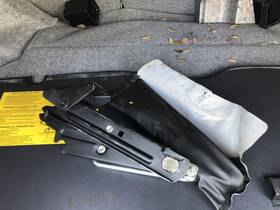 Volvo 695.vo1m04 2004 S60 Emergency Roadside Tools Toolkit Jack Lugwrench 938235