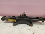 Oem Jack Gm #22671683 For 1992-2005 Cavalier 1997-2005 Malibu 1999-2005 Grand Am Used. Price: $17.50.