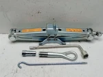 Nissan Quest 2014 Jack 1202646 Used. Price: $100.00.