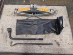 Versa 2009 Jack 2010331 Used. Price: $65.00.