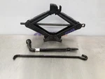 22 Toyota Sienna Woodland Jack Tool Kit 2.5L Used. Price: $150.00.