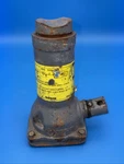 Nissan 375161 - Bottle Hydraulic Jack Emergency Roadside Spare Tire Max 1500 Kg Used. Price: $30.00.