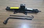 2005-2010 Kia Sportage Spare Tire Scissor Jack W/ Tools Oem. 09110-1F000 Used. Price: $59.99.